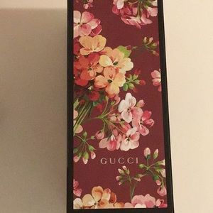 Gucci bloom slides box.